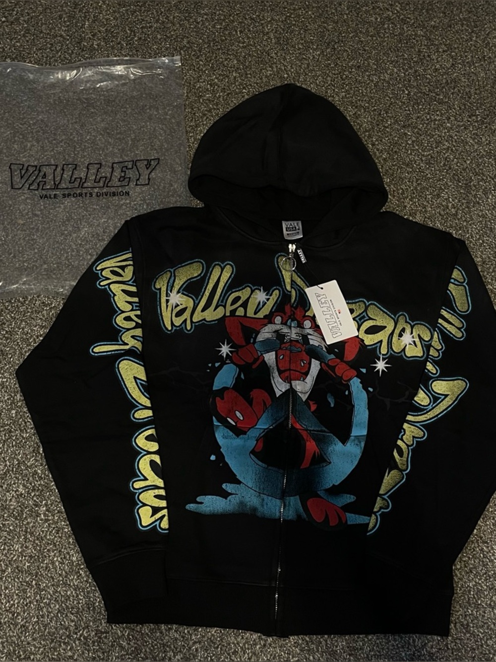 Valley Cartoon Graphic Zip Up Hoodie Size Medium